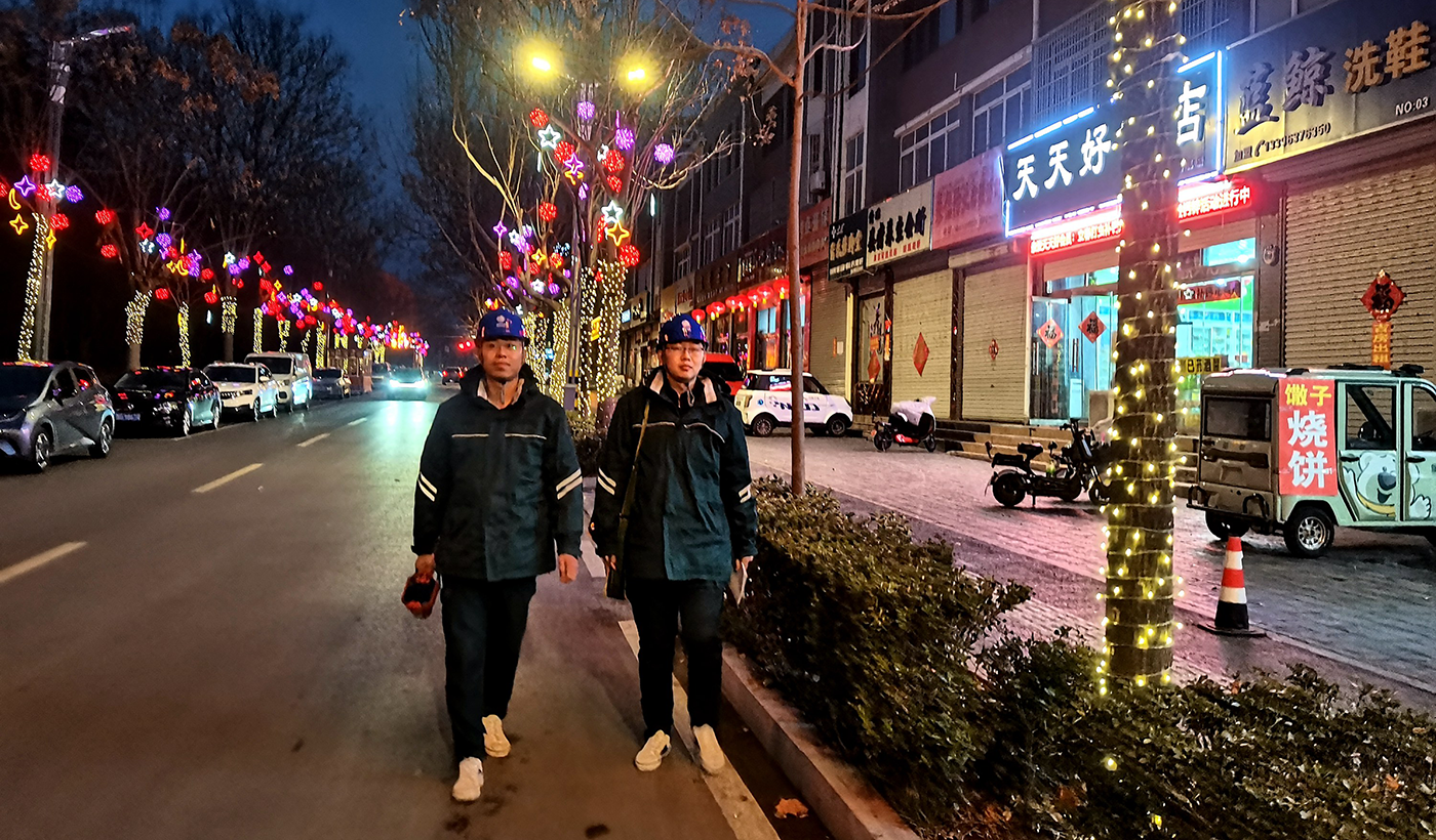 农村电气化信息网讯：（通讯员 于绍迎）3月3日，国网枣庄供电公司山亭供电中心元宵节保电人员现场值守开展设备巡视及红外测温，保障重点区域安全可靠用电。